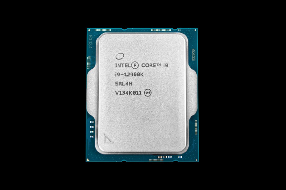 Processador: Intel Core i9-12900K. Ano: 2021. Tecnologia de produção: 7 nanômetros*. Número de circuitos: 12 bilhões. Novo chip híbrido da Intel, com 8 núcleos de alta velocidade e 8 de alta eficiência, que economizam energia. É o mesmo princípio usado nos processadores Snapdragon, de celular, e no Apple M1. (*A rigor, a tecnologia de produção é de 10 nanômetros. Mas a Intel alega ter feito uma série de otimizações nela – e seu processo é tão preciso quanto o de 7 nanômetros da TSMC. Por isso, ele foi batizado de Intel 7.)