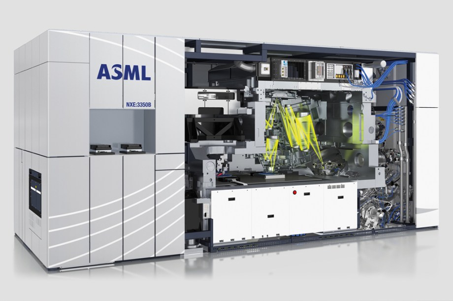 A máquina - Ela pesa 180 toneladas e tem aproximadamente 100 mil peças, conectadas por 2 km de cabos. Ela consome 1,3 megawatt ao todo, e fica ligada 24 horas por dia.