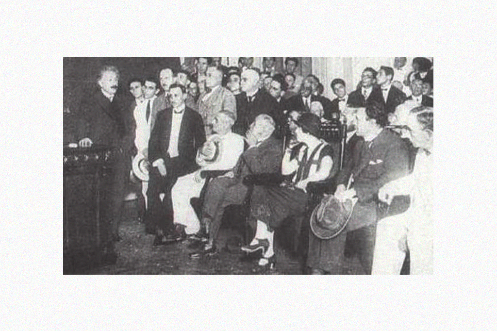 SI_437_Cientistas_Einstein_site_03 Albert Einstein em uma palestra no Rio de Janeiro.