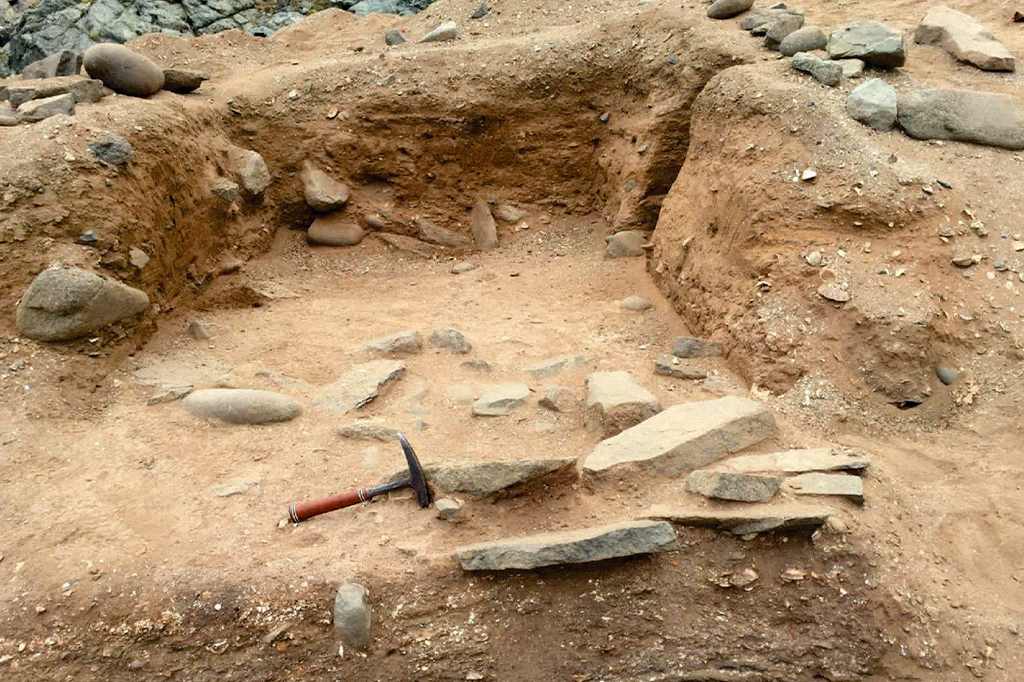 SI_Terremoto_2 Imagem detalhe de uma estrutura de pedra desmoronada.
