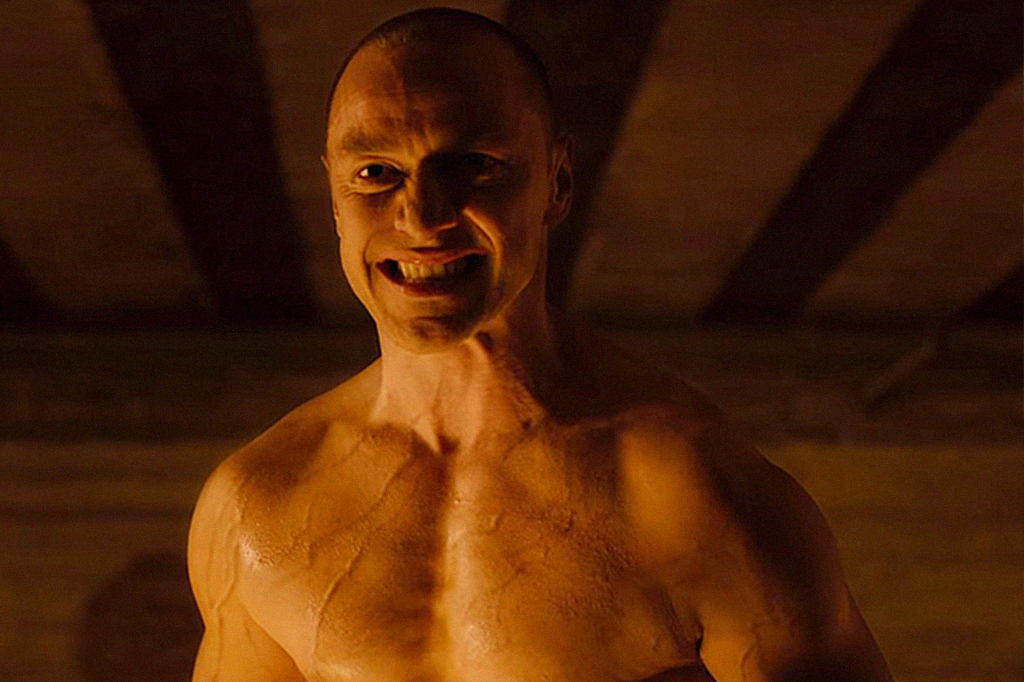 5 melhores filmes sobre distúrbios mentais 2 Personagem do filme Fragmentado sorrindo.
