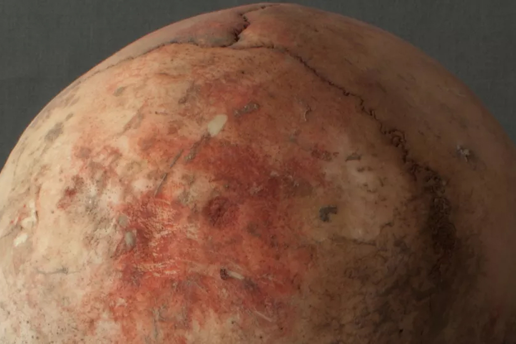 Há mil anos, povo no Peru pintava os crânios de seus ancestrais