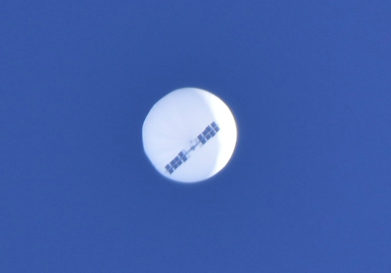 Balloon_over_MYR balão espião chinês