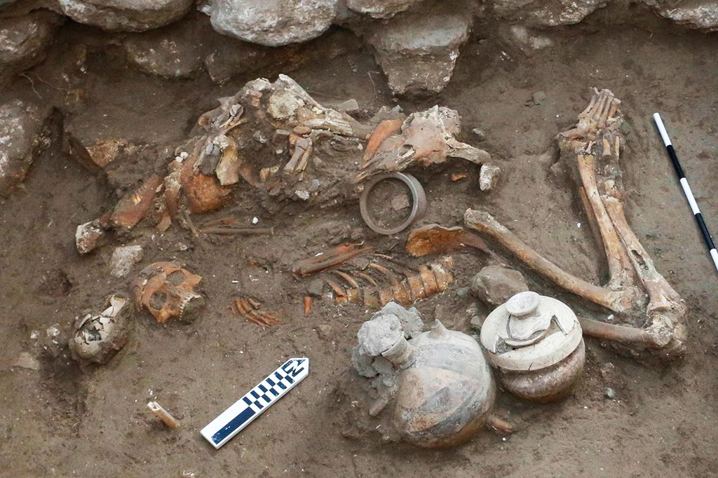 Arqueólogos encontram dois crânios operados – um medieval e outro de 3500 anos atrás