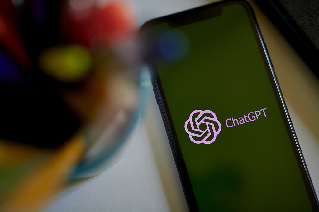 “ChatGPT escreve poesia melhor do que humanos”. Não é bem assim…