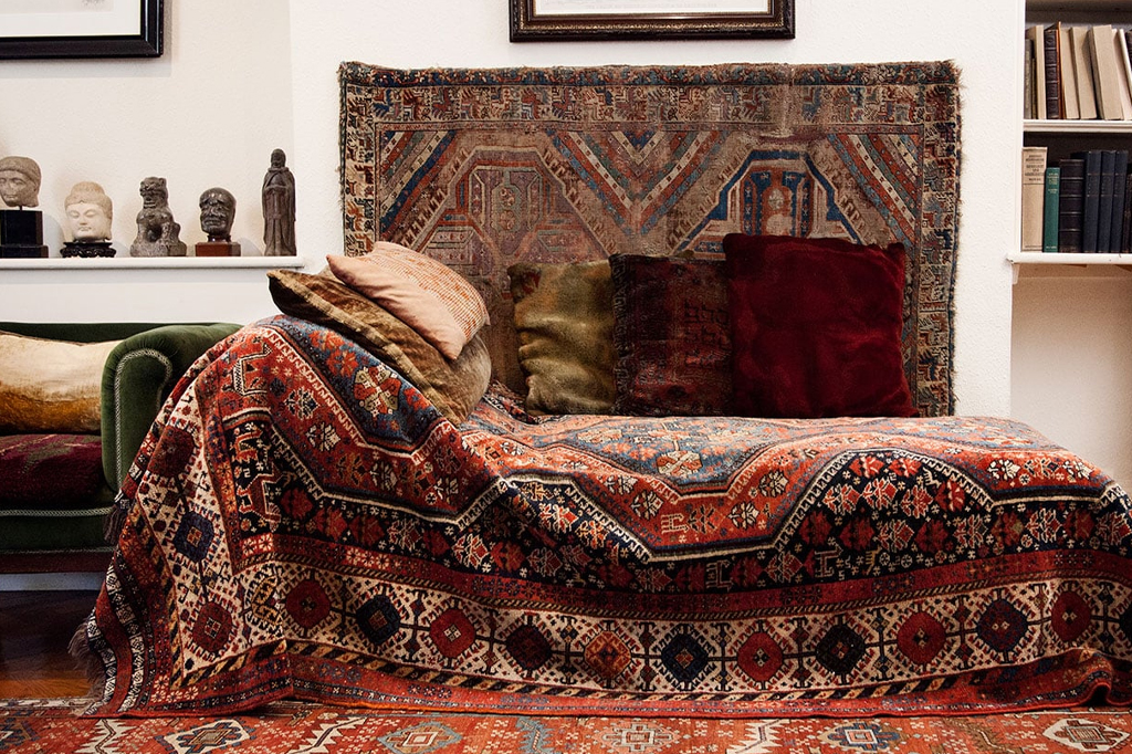 Como Freud adotou o divã em suas sessões de terapia?