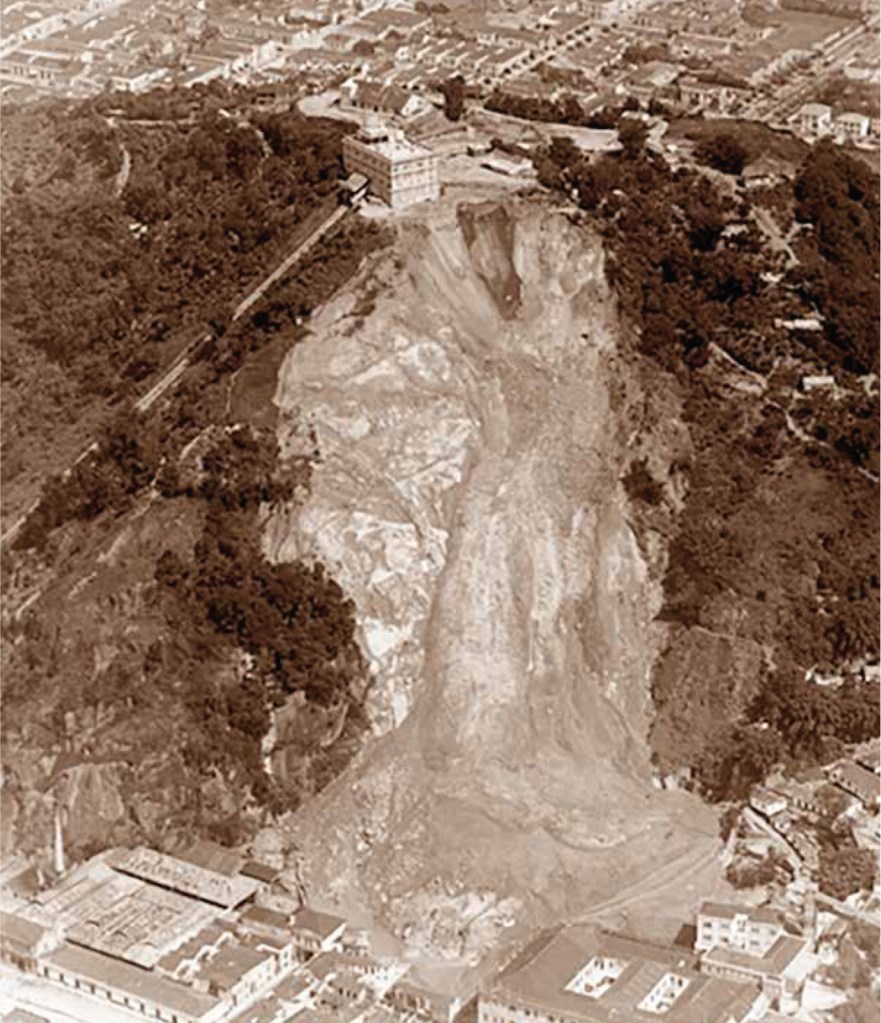 1407_Deriva-5 Fotografia do desastre causado por escorregamento no Monte Serrat, Santos, SP, em 1928.