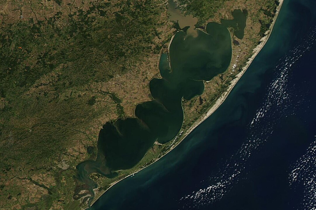 Vista aérea da Lagoa dos Patos.