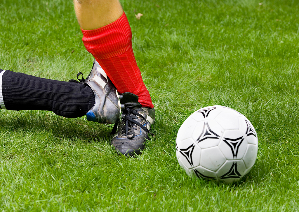 Por que a “falta” nos esportes tem esse nome? O que faltou?