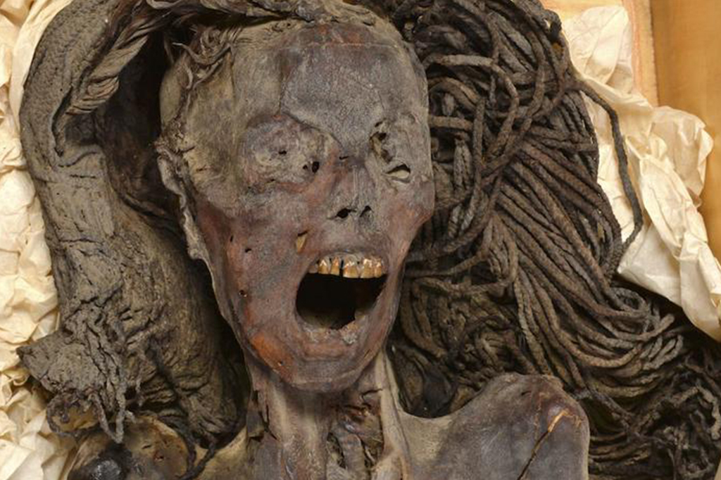 Autópsia virtual resolve o mistério da “múmia que grita”