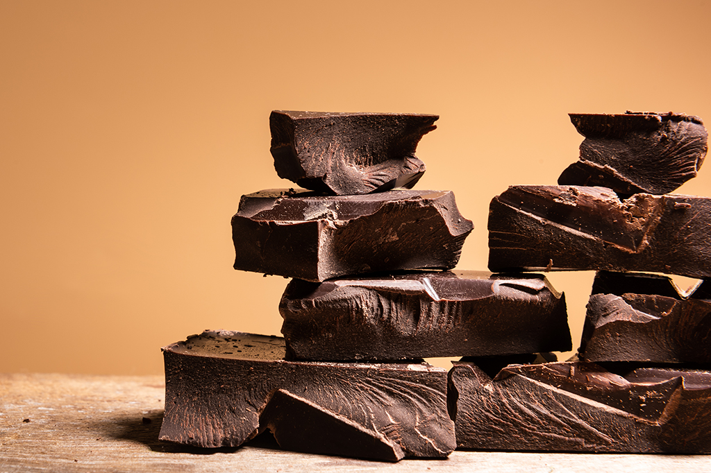 Consumo moderado de chocolate amargo pode diminuir risco de diabetes 2, diz estudo de Harvard