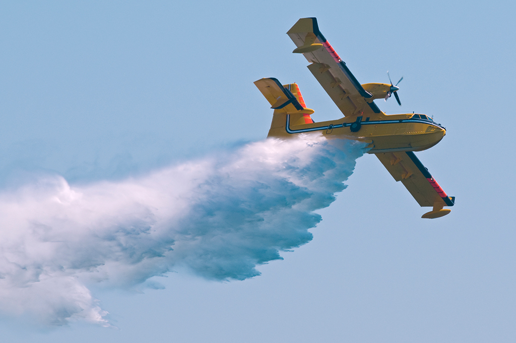 Quais as consequências de usar água do mar para apagar incêndios?