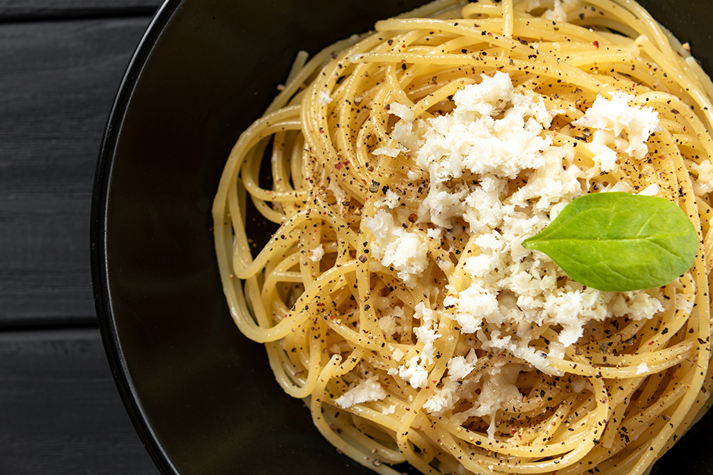 Como fazer macarrão cacio e pepe, segundo a ciência