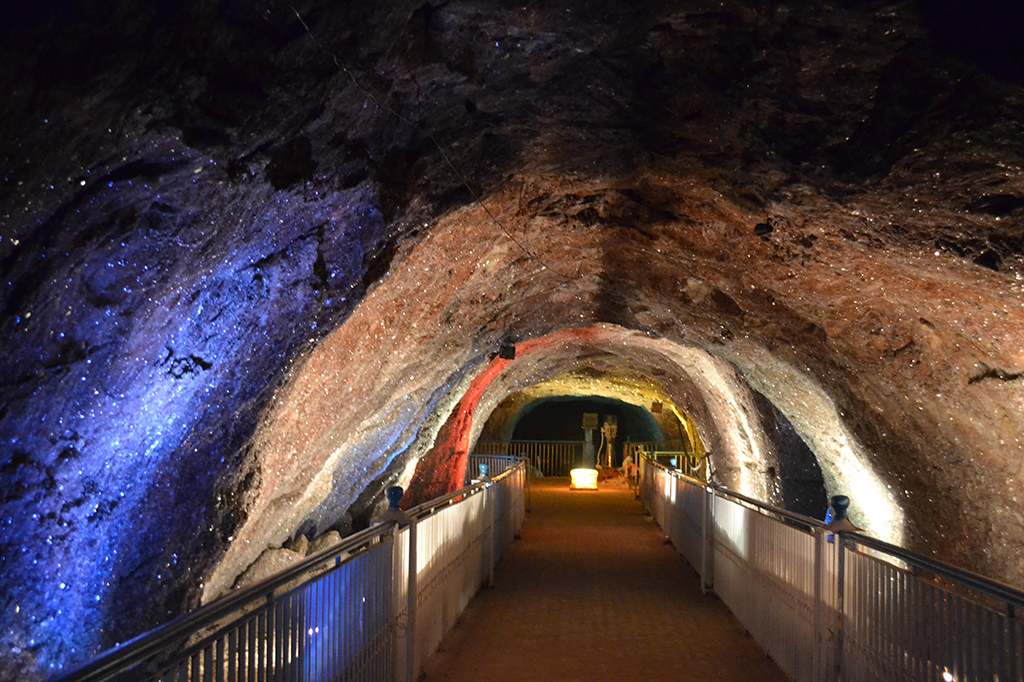 Fotografia da exposi&ccedil;&atilde;o Crystal nas minas de sal.