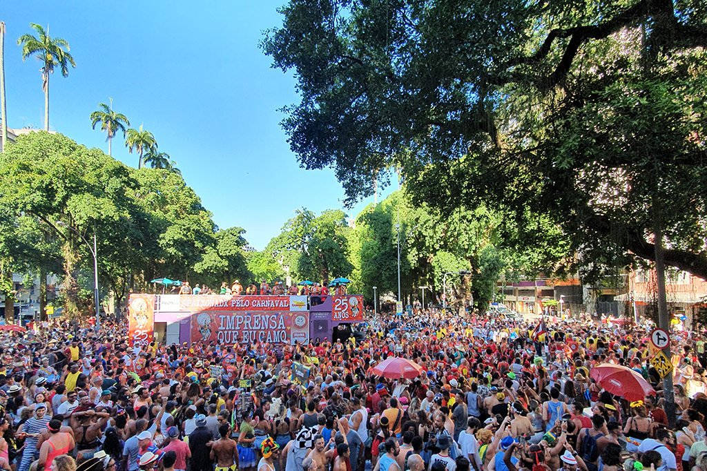 Quando uma multidão vira um perigo? Entenda a física dos bloquinhos de carnaval