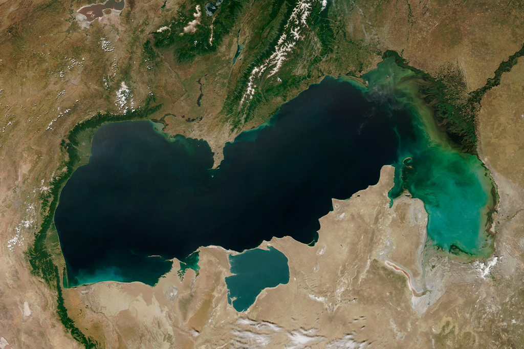 O maior lago do mundo está encolhendo – e as consequências são diversas. Entenda