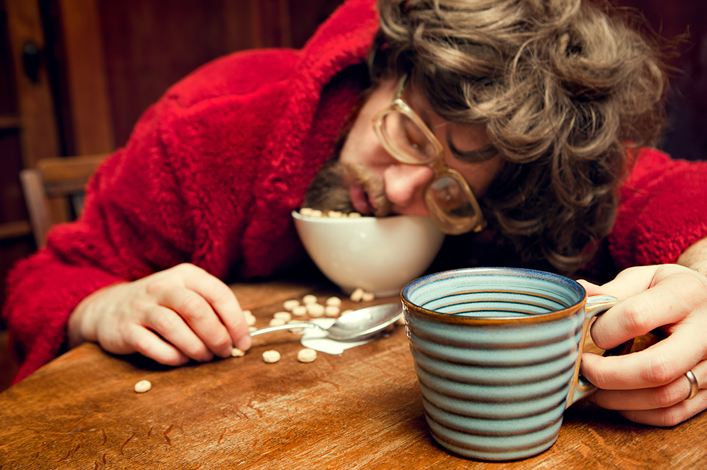 Quais são os efeitos do café no cérebro enquanto um indivíduo dorme?