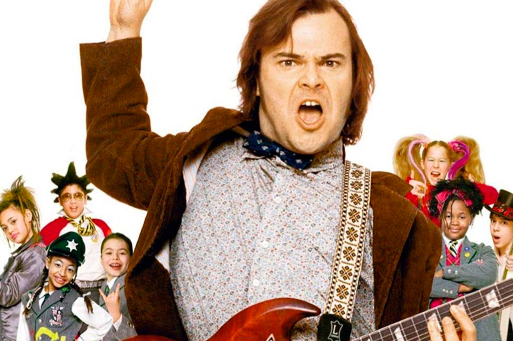 Imagem de um rapaz, em primeiro plano, tocando guitarra. Ao fundo, crian&ccedil;as reunidas em poses variadas. P&ocirc;ster do filme A Escola de Rock (2003).