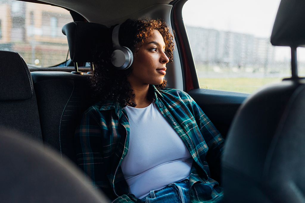Sua playlist pode ser a chave para aliviar o enjoo em viagens no carro