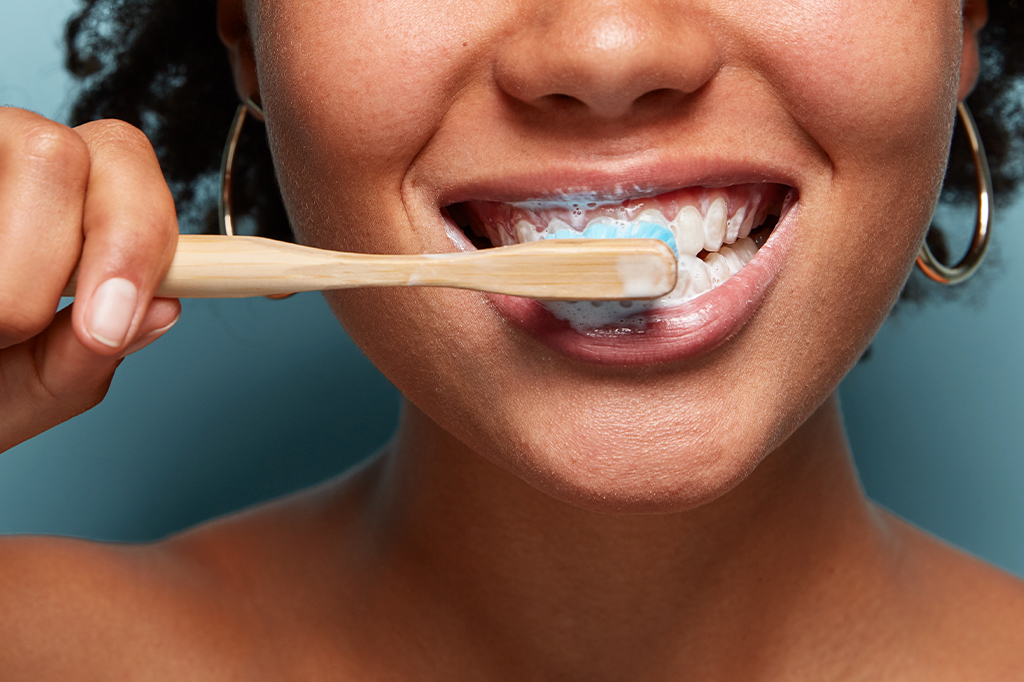 Micróbios da boca podem estar ligados a maior risco de câncer no pâncreas, diz estudo