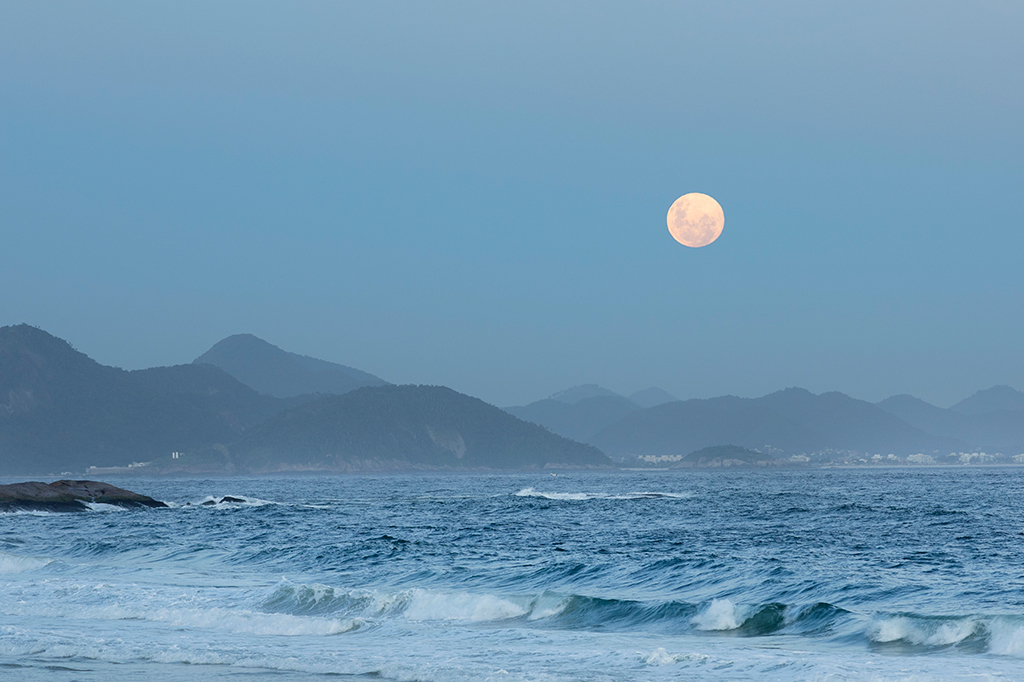 Afinal, como a Lua interfere nas marés?